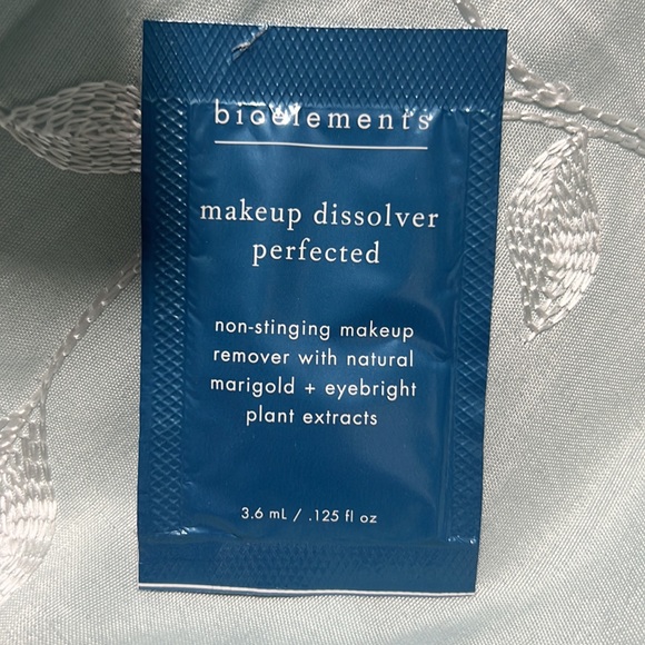 Bioelements Gift Bag Bundle of Makeup Dissolver Perfected 11 Item Lot m NEW - Picture 4 of 7